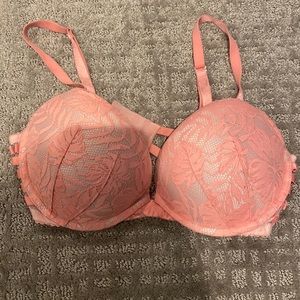 Victoria’s Secret 34 D bra